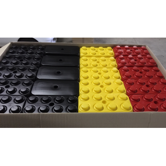 Blokken in de kleur van de Belgische vlag. ESDA XL bouwblokken. Blokken in de kleur van de Belgische vlag. ESDA XL bouwblokken.