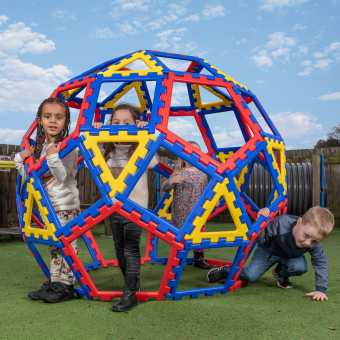 Creëer een gigantisch koepel met deze 62 stuks tellende set van XL polydron platen.