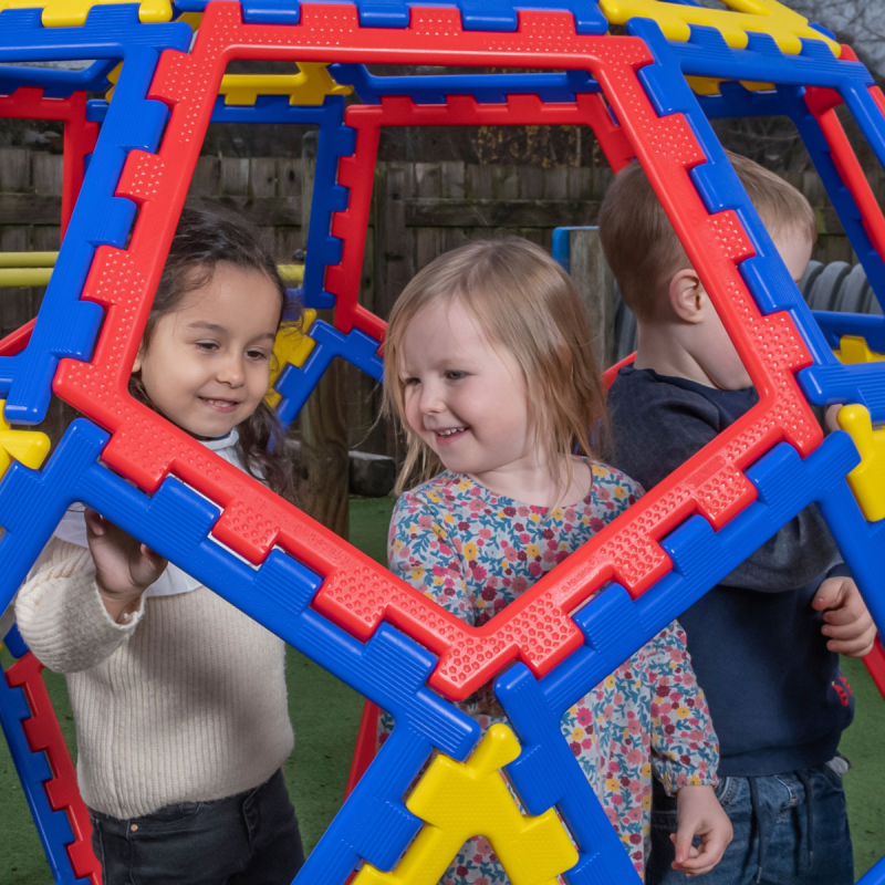 XL Polydron Geo Kuppel, eine sehr großen Geo kuppel bauen durch Teamarbeit XL Polydron Geo Kuppel, eine sehr großen Geo kuppel bauen durch Teamarbeit