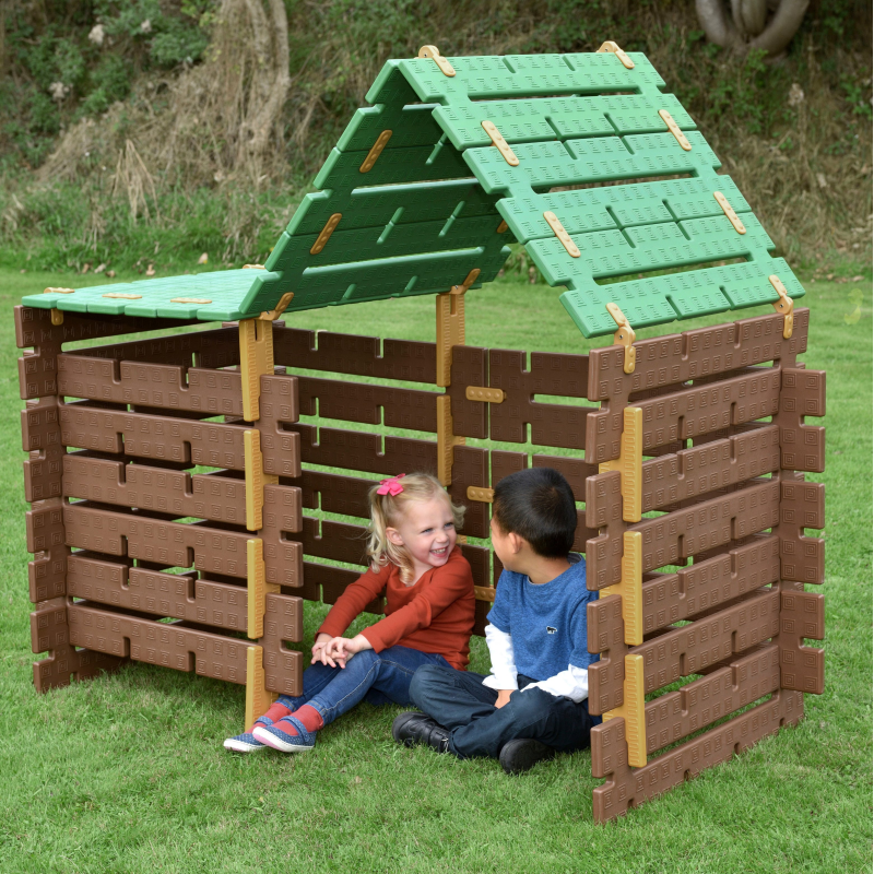 Offenes Spielzeug, kreatives Bauen, zusammenarbeiten, Kinder spielen lernen. Offenes Spielzeug, kreatives Bauen, zusammenarbeiten, Kinder spielen lernen.
