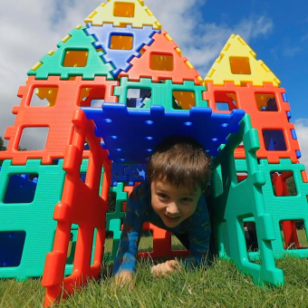 Polydron XL, XL Polydron, Polydron, Spielzeug, großes Spielzeug, Spielzeug für draußen, Spielzeug für drinnen.