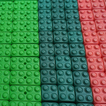 Kleine ESDA blokken de helft kleiner als de grote Kleine ESDA blokken de helft kleiner als de grote