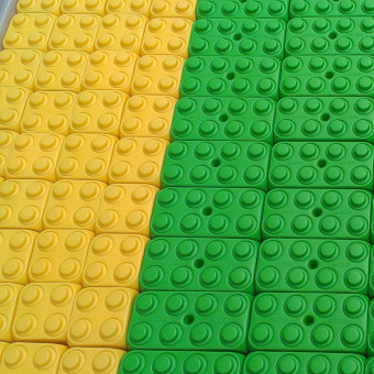 Kleine ESDA blokken de helft kleiner als de grote Kleine ESDA blokken de helft kleiner als de grote