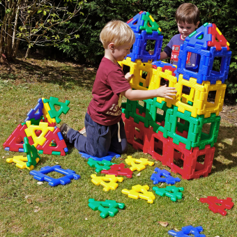Giant Polydron ideales Spielzeug für die Kinderbetreuung, die außerschulische Betreuung und die Schule