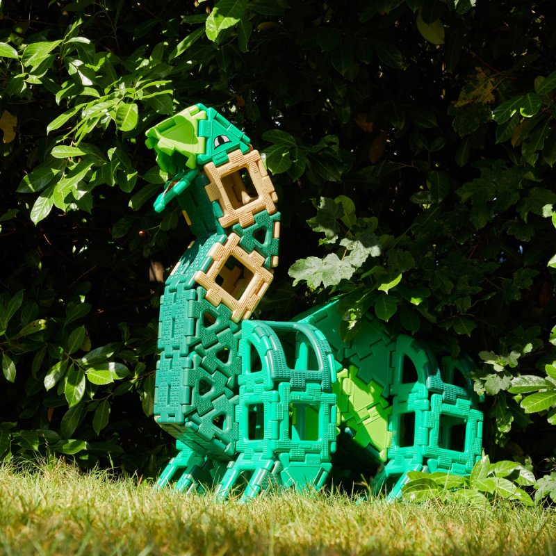 Beispiel eines mit Polydron gebauten Dinosauriers Beispiel eines mit Polydron gebauten Dinosauriers