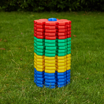 Kinder erschaffen fantasievolle Konstruktionen mit Octoplay – von Burgen bis zu Fahrzeugen.