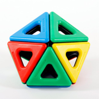 De veelzijdige geometrische vormen van Magnetic Polydron stimuleren de fantasie van kinderen. De veelzijdige geometrische vormen van Magnetic Polydron stimuleren de fantasie van kinderen.