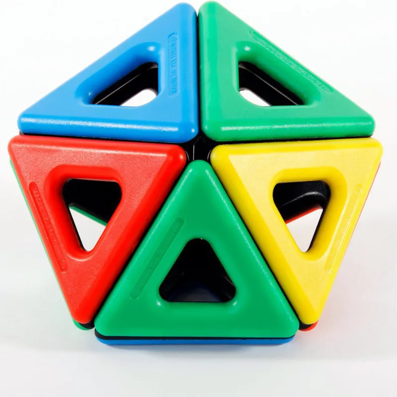 De veelzijdige geometrische vormen van Magnetic Polydron stimuleren de fantasie van kinderen. De veelzijdige geometrische vormen van Magnetic Polydron stimuleren de fantasie van kinderen.