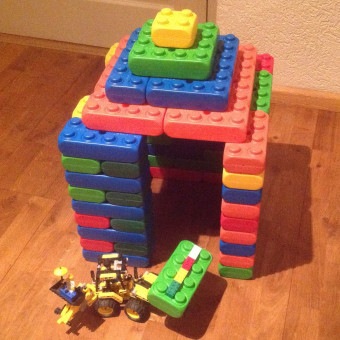 Kleine ESDA blokken de helft kleiner als de grote Kleine ESDA blokken de helft kleiner als de grote