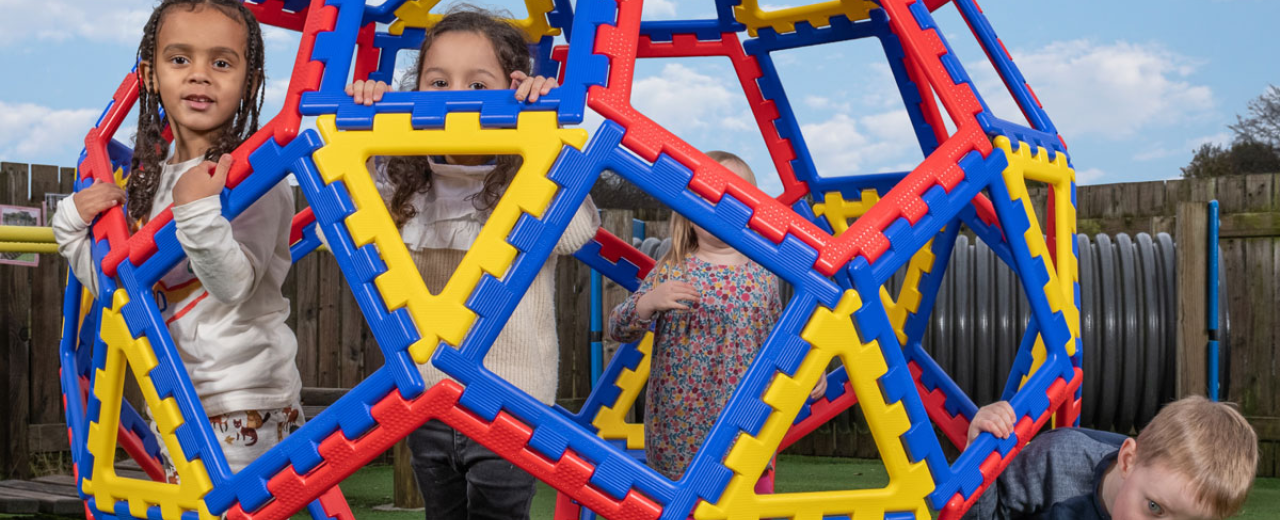Een nieuwe manier van bouwen en spelen met de XL Polydron Geo Dome
